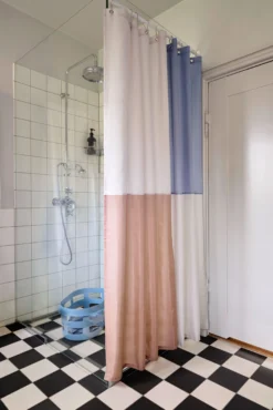 Hay Check Duschvorhang 180 X 200cm 5 Hay Check Duschvorhang 180 X 200cm -Hay 575780 01 40 EnvironmentImage 4e9be2acce